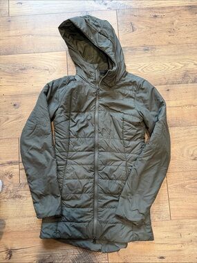 The North Face Women's Hooded Puffer Jacket - Olive